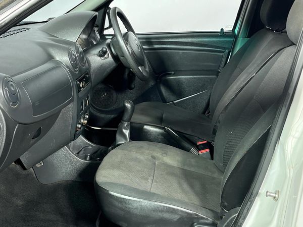2023-Nissan-NP200-16 image:6
