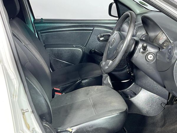 2023-Nissan-NP200-16 image:7