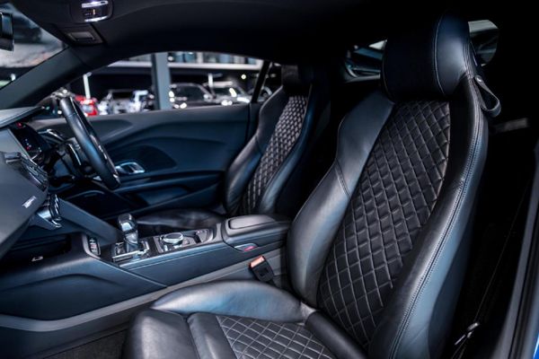2022-Audi-R8-52-V10-quattro-Auto image:16