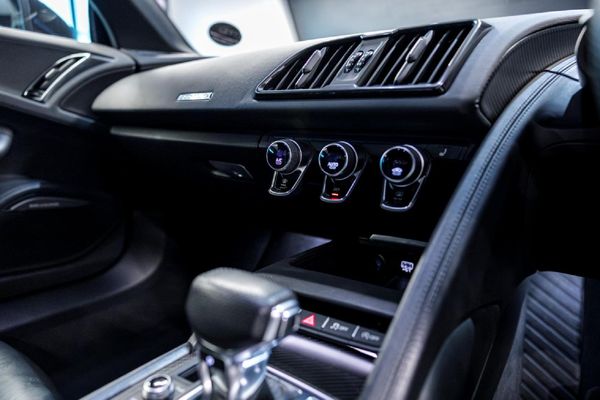 2022-Audi-R8-52-V10-quattro-Auto image:23