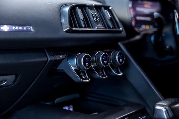 2022-Audi-R8-52-V10-quattro-Auto image:24