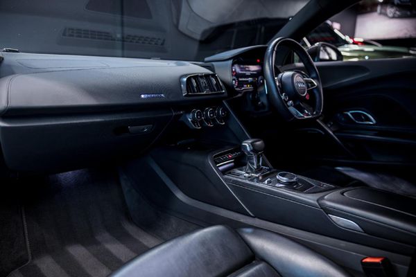 2022-Audi-R8-52-V10-quattro-Auto image:25