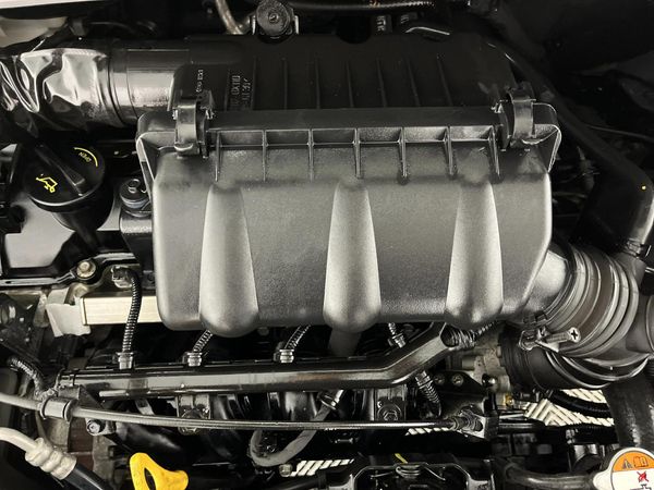 2014-Hyundai-i10-125-GLS-Fluid image:10
