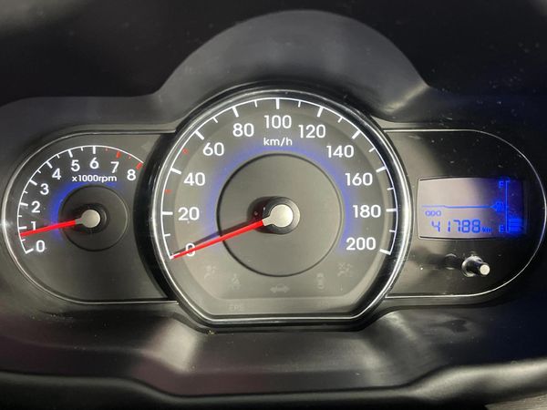 2014-Hyundai-i10-125-GLS-Fluid image:2