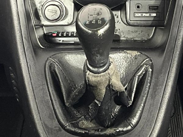 2014-Hyundai-i10-125-GLS-Fluid image:7