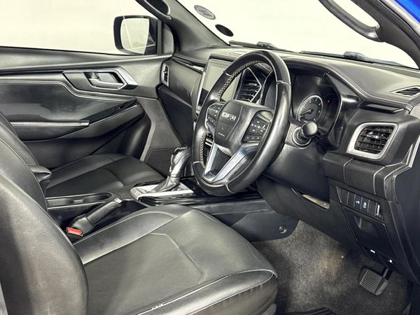 2023-Isuzu-D-Max-30-DDI-V-Cross-HR-Auto-Double-Cab image:9