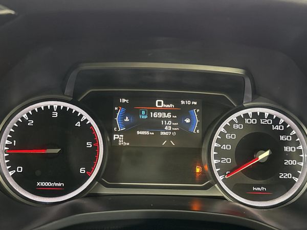 2023-Isuzu-D-Max-30-DDI-V-Cross-HR-Auto-Double-Cab image:2