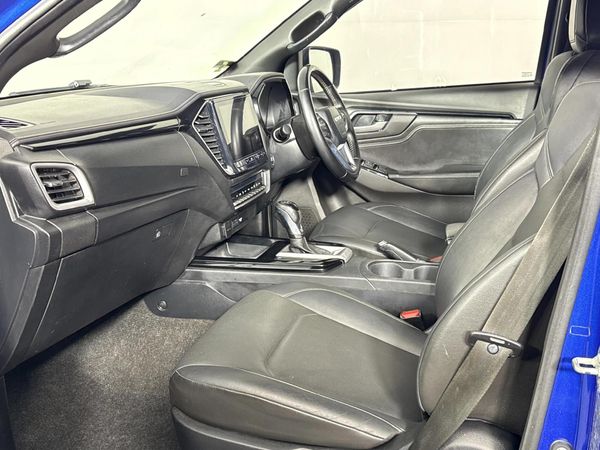 2023-Isuzu-D-Max-30-DDI-V-Cross-HR-Auto-Double-Cab image:8