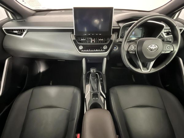 2025-Toyota-Corolla-Cross-18-XS image:1