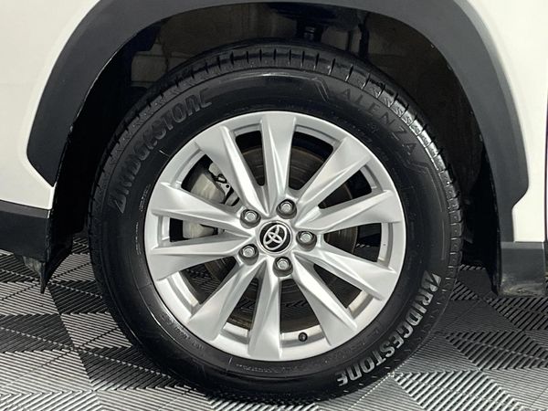 2025-Toyota-Corolla-Cross-18-XS image:4