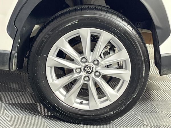 2025-Toyota-Corolla-Cross-18-XS image:6
