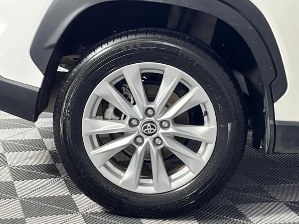 2025-Toyota-Corolla-Cross-18-XS image:7