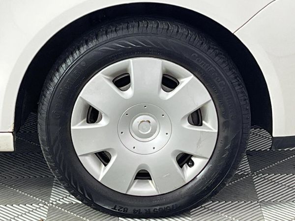 2005-Volkswagen-Polo-14-Trendline image:4