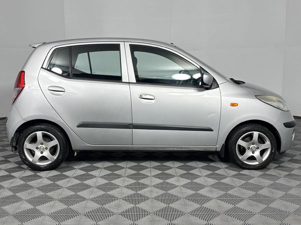 2011-Hyundai-i10-11-GLS image:15