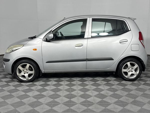 2011-Hyundai-i10-11-GLS image:17