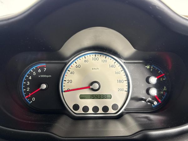 2011-Hyundai-i10-11-GLS image:2