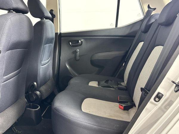 2011-Hyundai-i10-11-GLS image:3