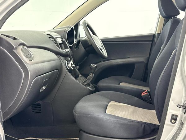 2011-Hyundai-i10-11-GLS image:7