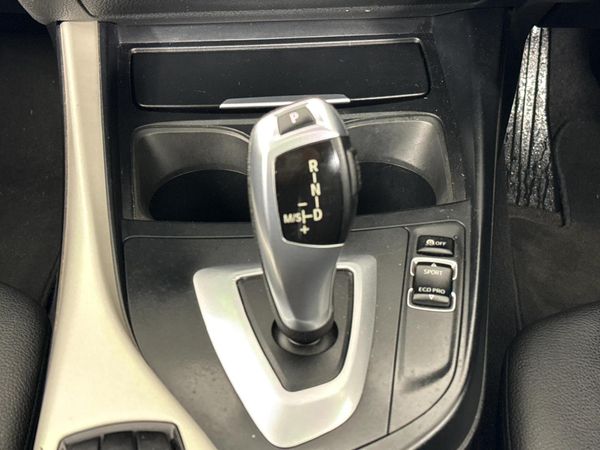 2015-BMW-1-Series-120i-5-dr-Urban-Line-Auto image:9