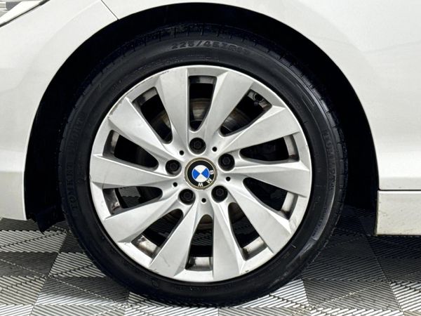 2015-BMW-1-Series-120i-5-dr-Urban-Line-Auto image:4