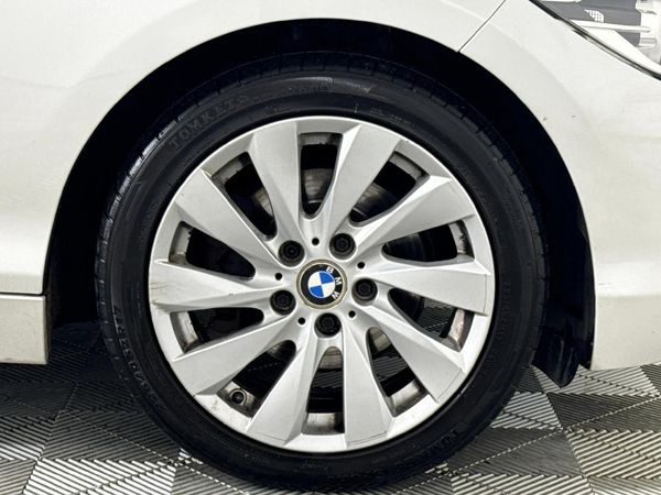 2015-BMW-1-Series-120i-5-dr-Urban-Line-Auto image:5