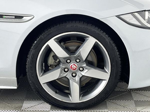 2016-Jaguar-XE-20D-R-Sport-Auto image:5