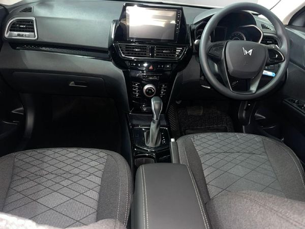 2025-Mahindra-XUV-3XO-12T-MX2-Auto image:9