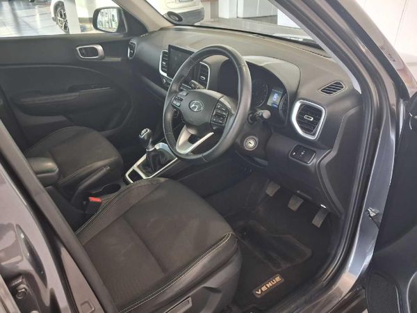 2024-Hyundai-Venue-10-TGDI-Fluid image:6