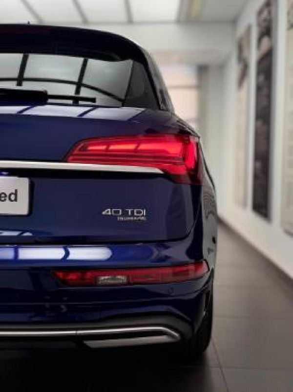 2021-Audi-Q5-quattro-Auto-40-TDI image:6
