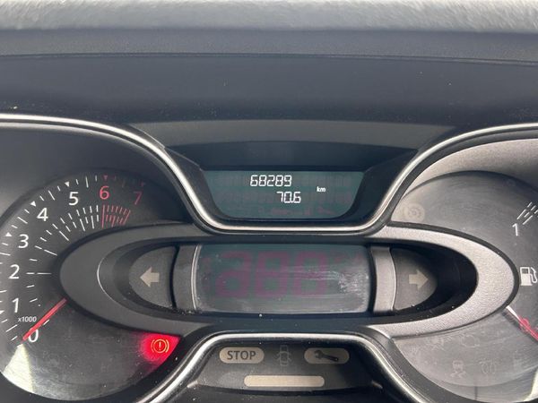 2017-Renault-Captur-900T-Blaze-66kW image:9