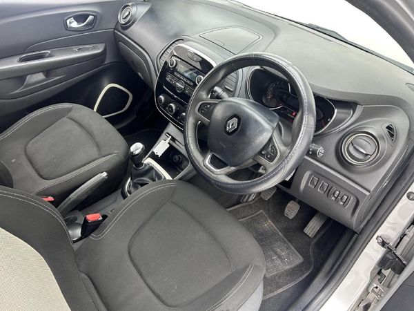 2017-Renault-Captur-900T-Blaze-66kW image:14