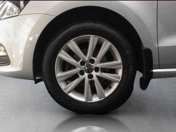 2022-Volkswagen-Polo-Vivo-16-Comfortline-Auto-5-dr image:17