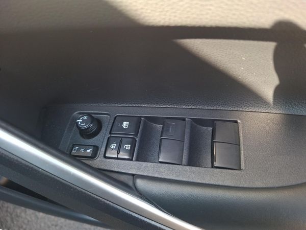 2024-Toyota-Corolla-Cross-18-XR image:14
