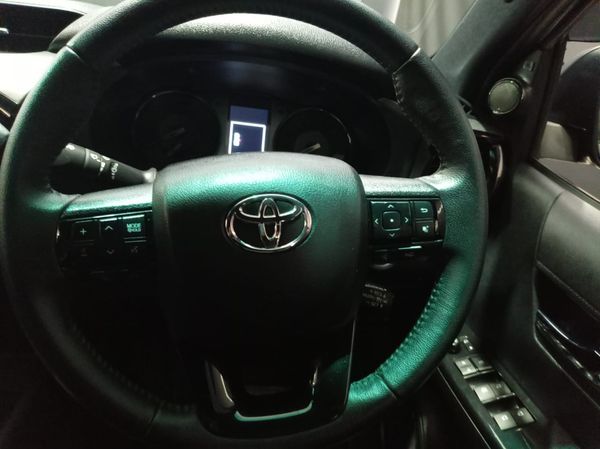 2023-Toyota-Hilux-28-GD-6-Raised-Body-Legend-4x4-Auto-Double-Cab image:9