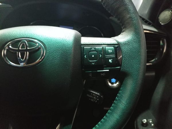 2023-Toyota-Hilux-28-GD-6-Raised-Body-Legend-4x4-Auto-Double-Cab image:11