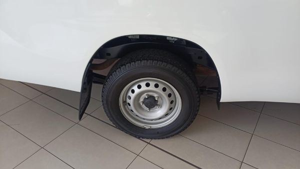 2023-Toyota-Hilux-20-VVTi-Single-Cab image:3
