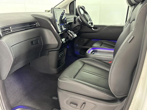 2025-Hyundai-Staria-22d-Luxury-Auto image:8