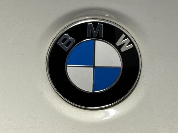 2010-BMW-3-Series-320i image:11