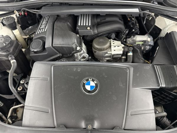2010-BMW-3-Series-320i image:13