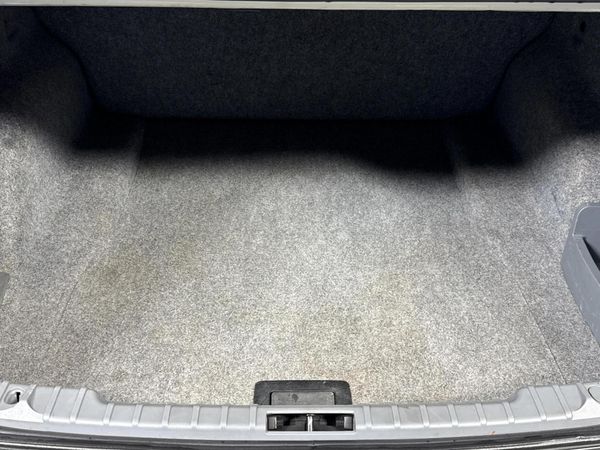 2010-BMW-3-Series-320i image:14