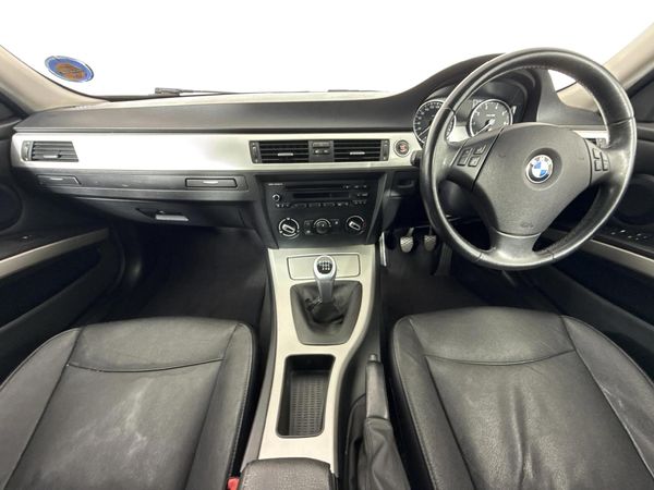 2010-BMW-3-Series-320i image:1