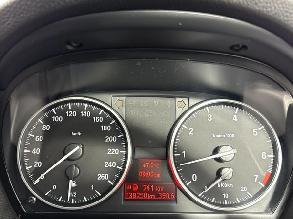 2010-BMW-3-Series-320i image:2