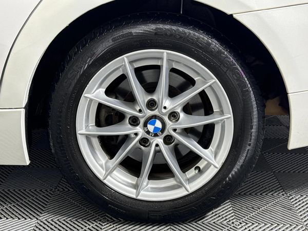 2010-BMW-3-Series-320i image:6