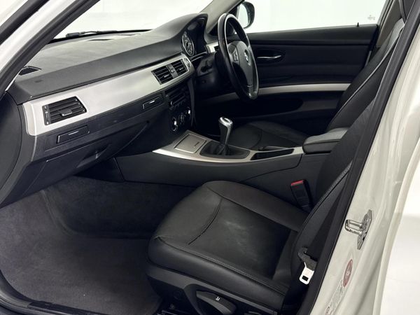 2010-BMW-3-Series-320i image:8