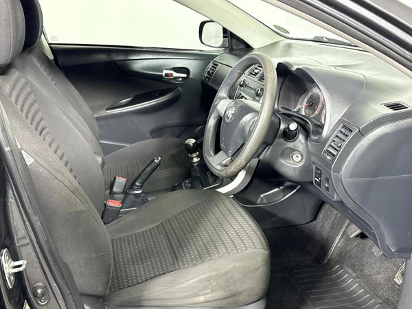 2013-Toyota-Corolla-13-Professional image:9
