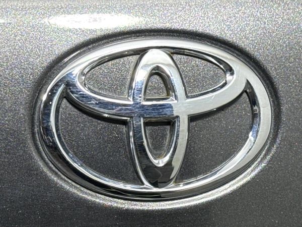 2013-Toyota-Corolla-13-Professional image:11