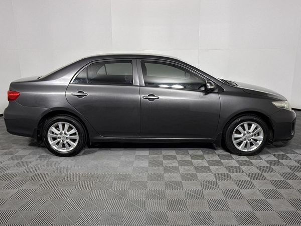 2013-Toyota-Corolla-13-Professional image:16