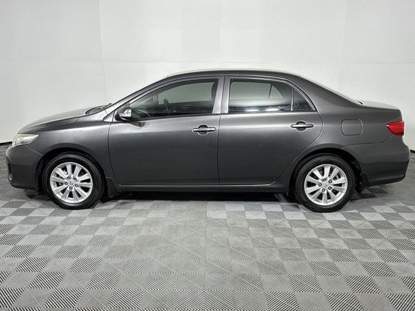 2013-Toyota-Corolla-13-Professional image:18