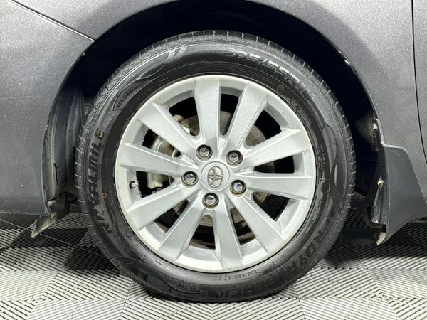 2013-Toyota-Corolla-13-Professional image:4
