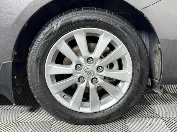 2013-Toyota-Corolla-13-Professional image:5